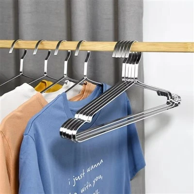 Konparezon materyèl Hanger: plastik, metal, bwa, ak velours